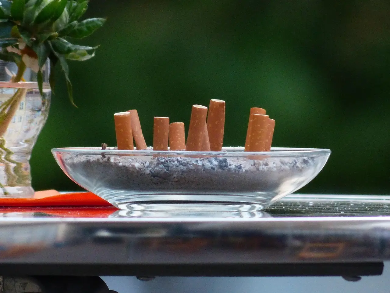 Image by NativeCigarettes.com Cigarette butts placed upside down in an ashtray